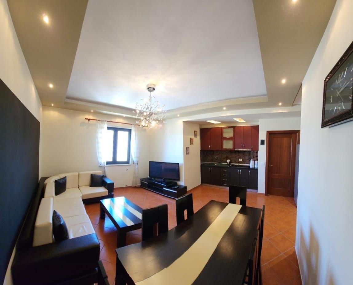 City Center Apartment Galeria Tirana Exterior photo